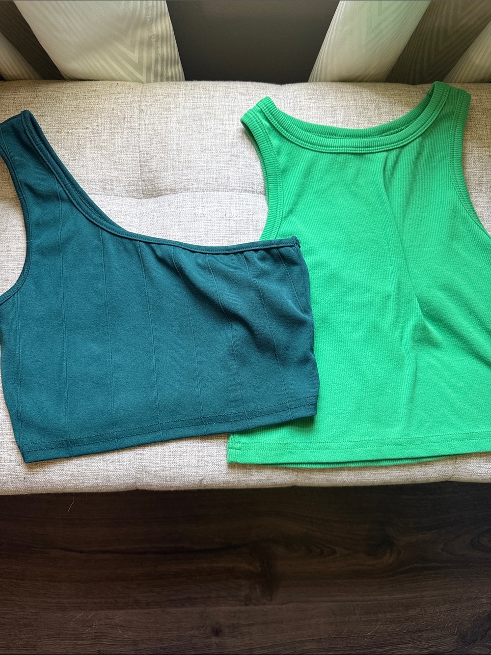 bundle 2 tops - Picture 2 of 3